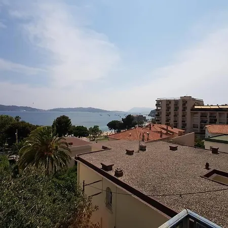 Pres Des Plages Du Mourillon Tolón